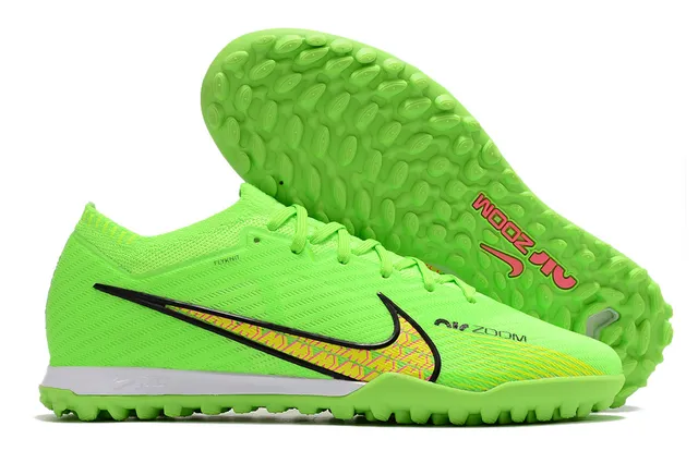 Nike Chaussures de football Turf avec upper Flyknit blanc et violet, overlay géométrique orange 10