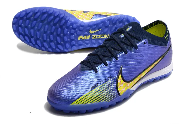 Nike Chaussures de football Turf avec upper Flyknit blanc et violet, overlay géométrique orange 18