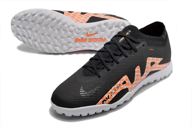 Nike Chaussures de football Turf avec upper Flyknit blanc et violet, overlay géométrique orange 24