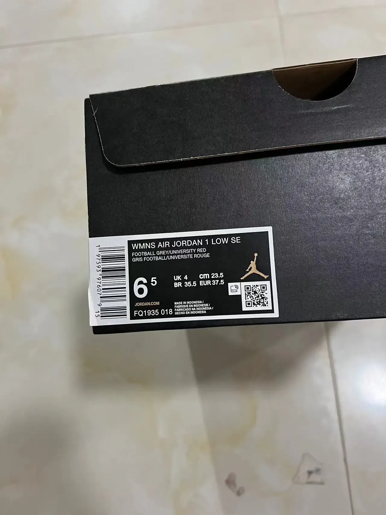 نيكي أحذية رياضية أسلوب حياة أبيض وأحمر low top جلد لامع باترنت أوفرلاي 10