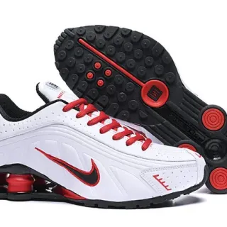 Nike Chaussures de Running Blanches et Rouges avec Upper Synthétique Perforé et Unités de Coussinet Visibles