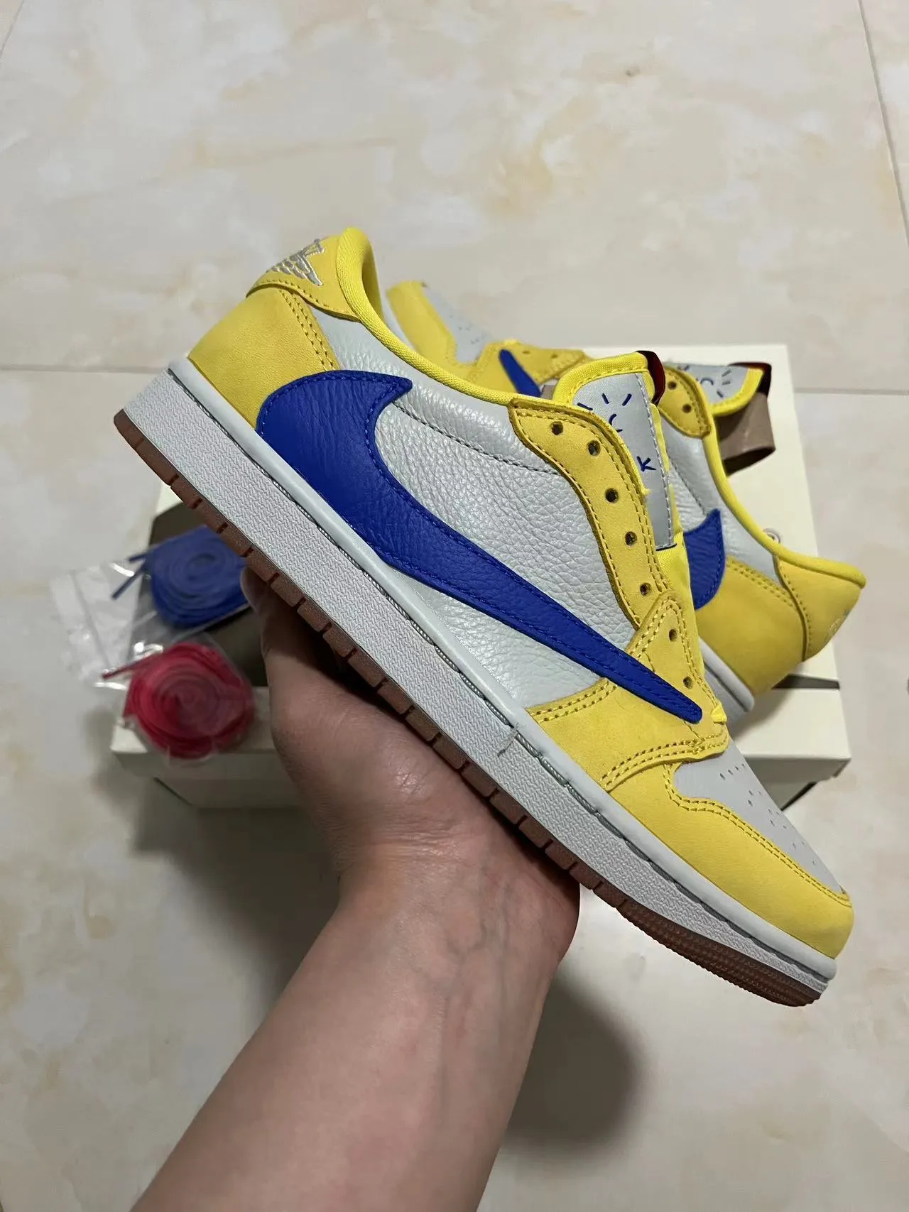 Nike Yellow Blue Low-Top Color-Blocked Lifestyle Sneakers 1