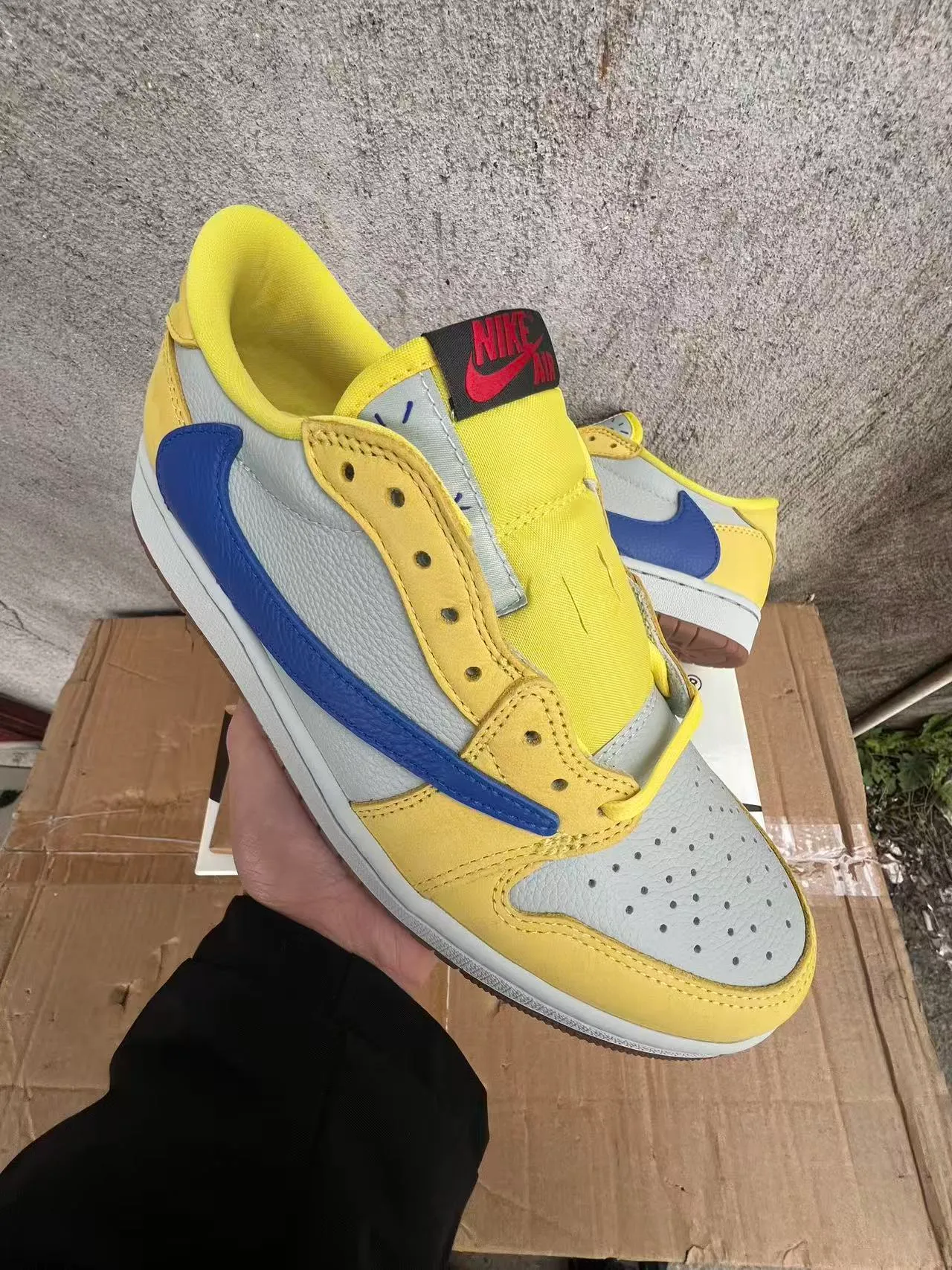 Nike Yellow Blue Low-Top Layered Leather Lifestyle Sneakers 2
