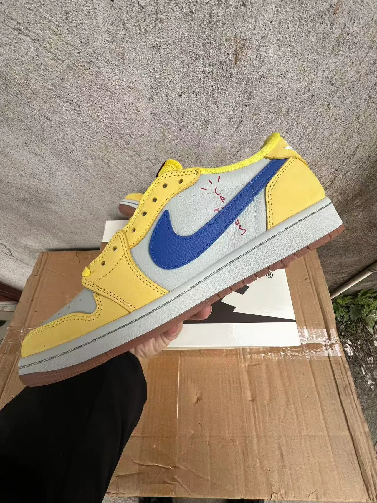 Nike Yellow Blue Low-Top Layered Leather Lifestyle Sneakers 5