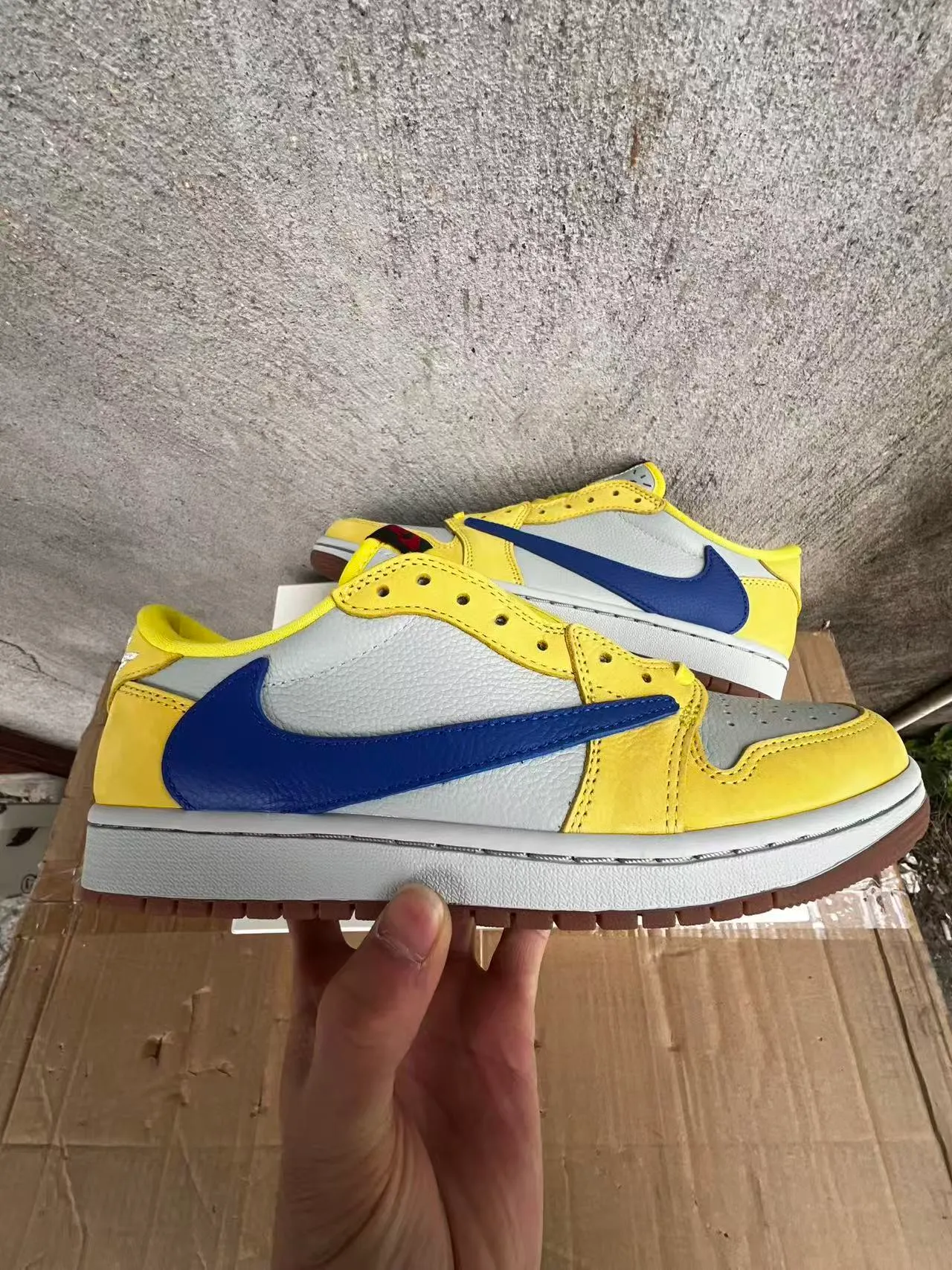 Nike Yellow Blue Low-Top Layered Leather Lifestyle Sneakers 7