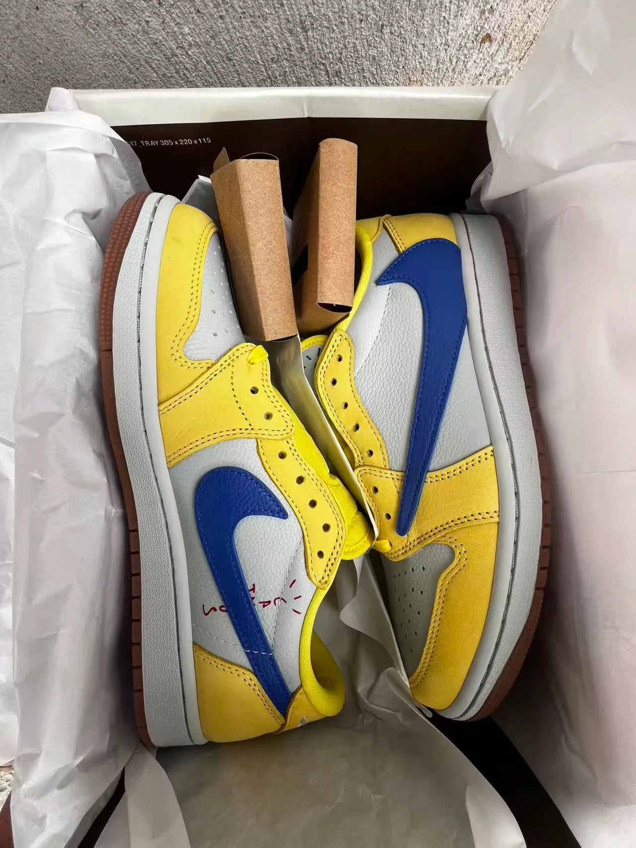Nike Yellow Blue Low-Top Layered Leather Lifestyle Sneakers 9