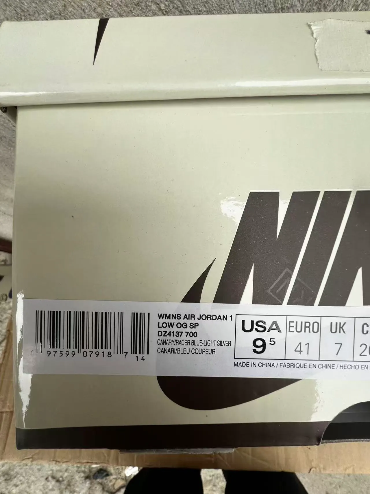 Nike Yellow Blue Low-Top Layered Leather Lifestyle Sneakers 10