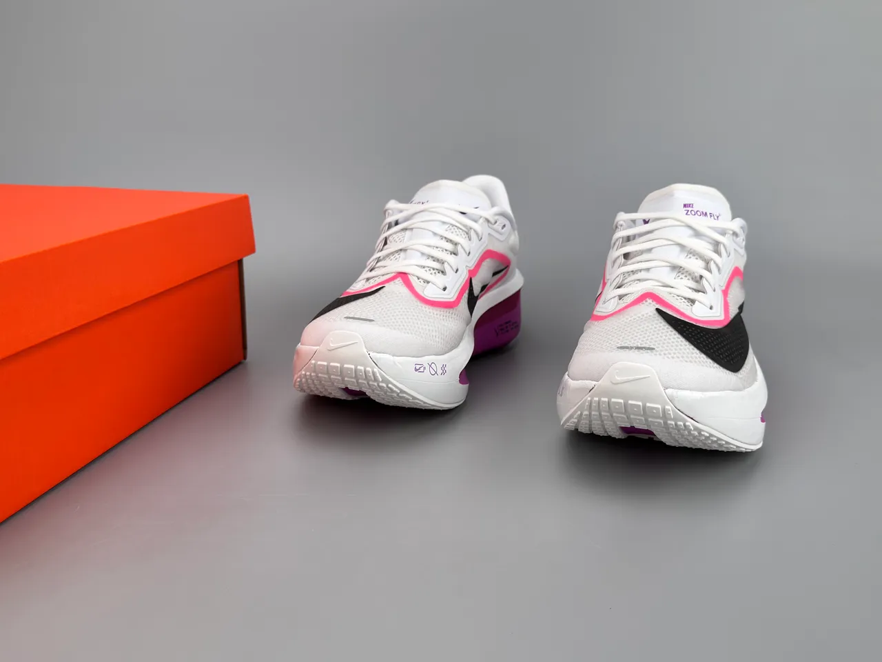 Nike Zoom Fly ZoomX Branco Preto Rosa Tênis de corrida 3
