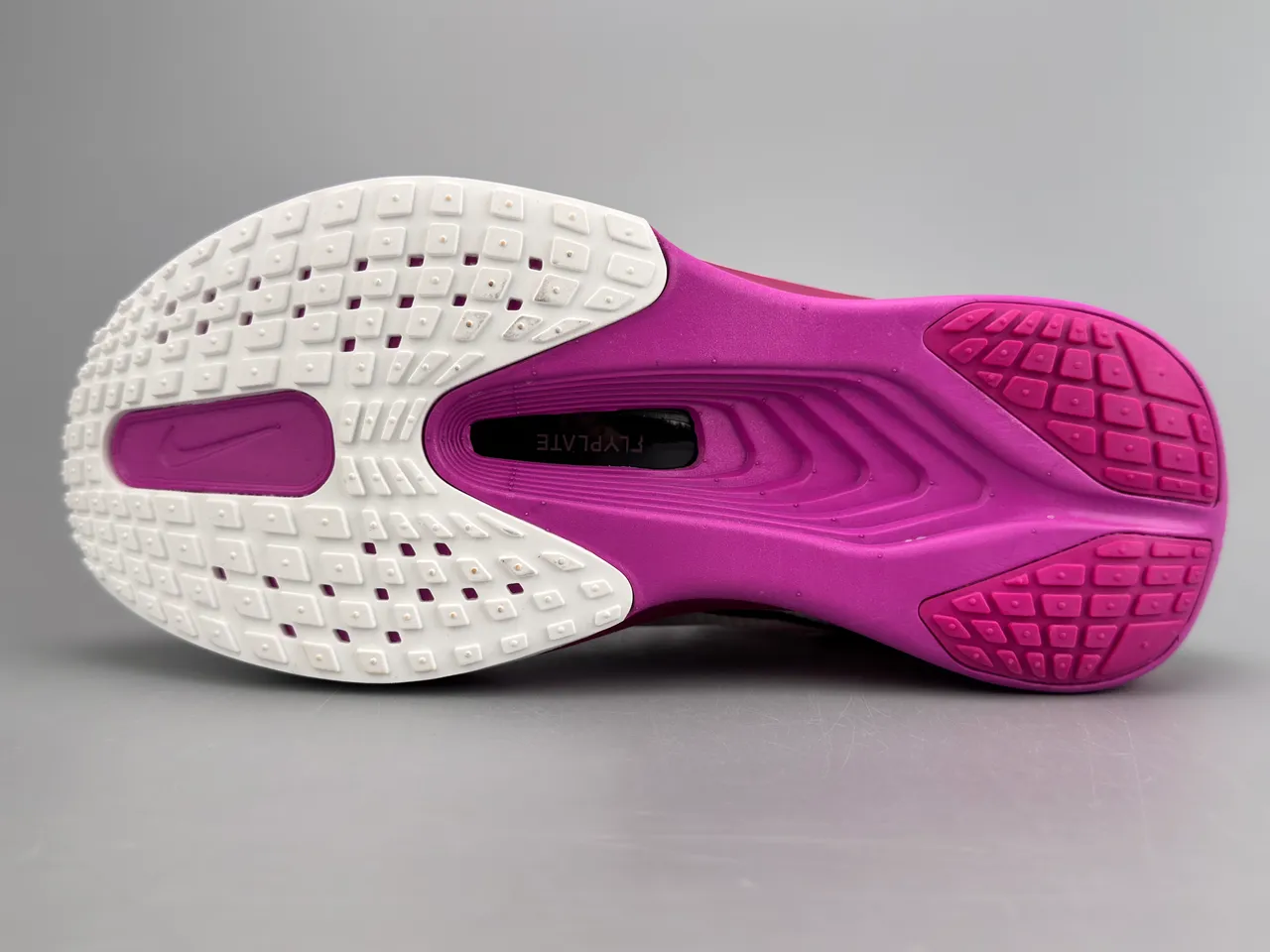 Nike Zoom Fly ZoomX Branco Preto Rosa Tênis de corrida 8