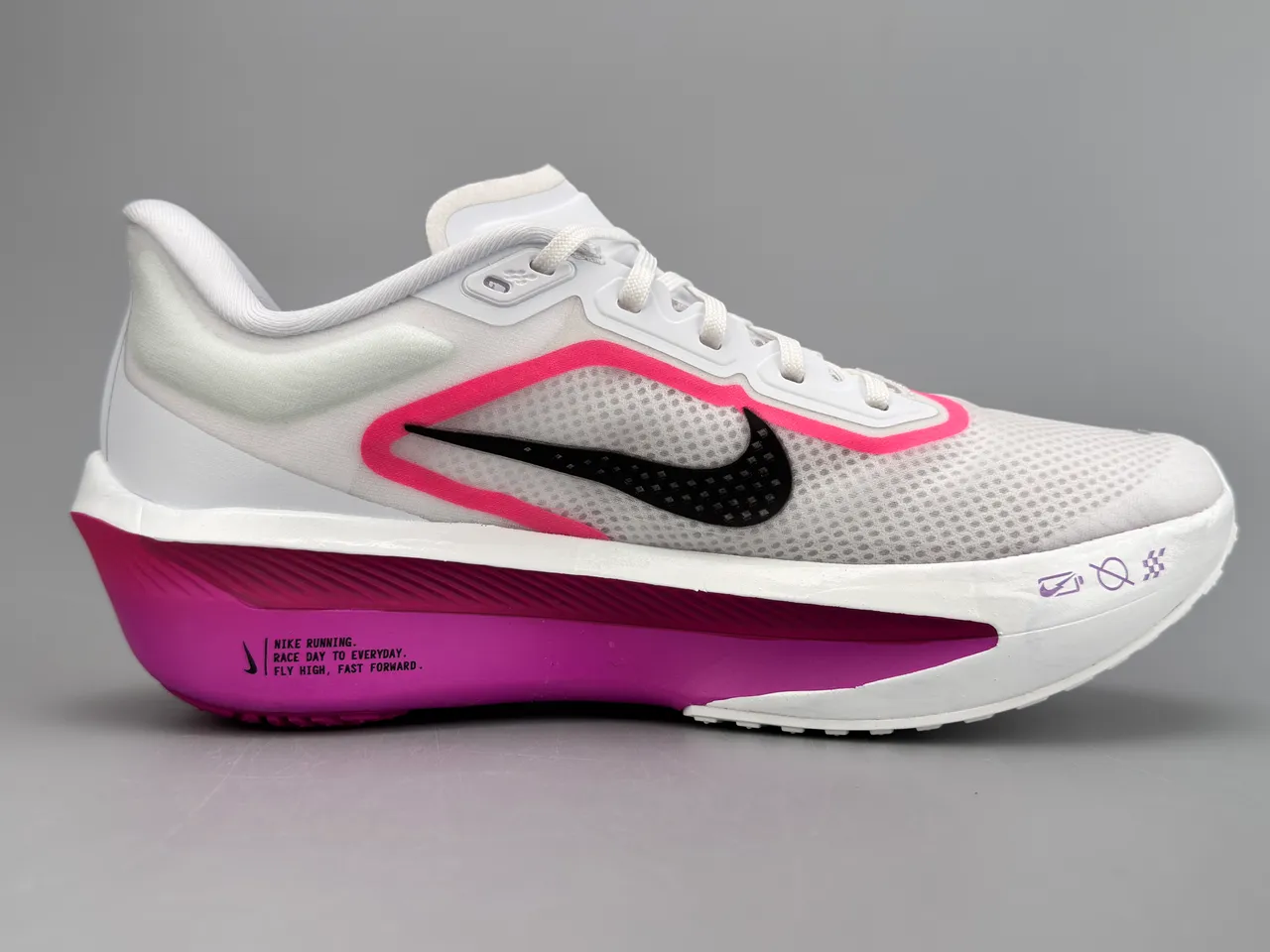 Nike Zoom Fly ZoomX Branco Preto Rosa Tênis de corrida 10