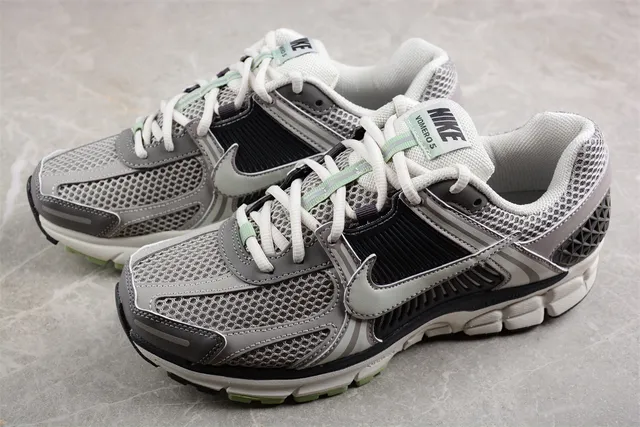 Nike Zoom Vomero 5 Gris Negro Blanco Mint Zapatos de correr 10