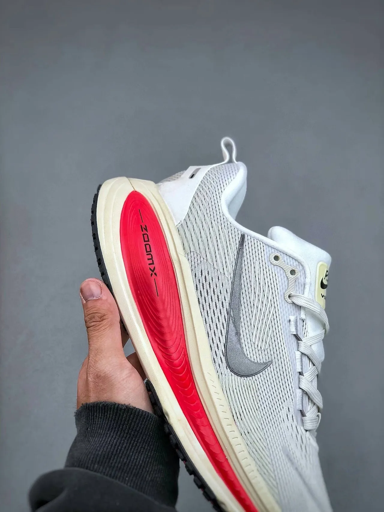Nike Zoom Vomero 5 Gris Clair Rouge Chaussures de course 3