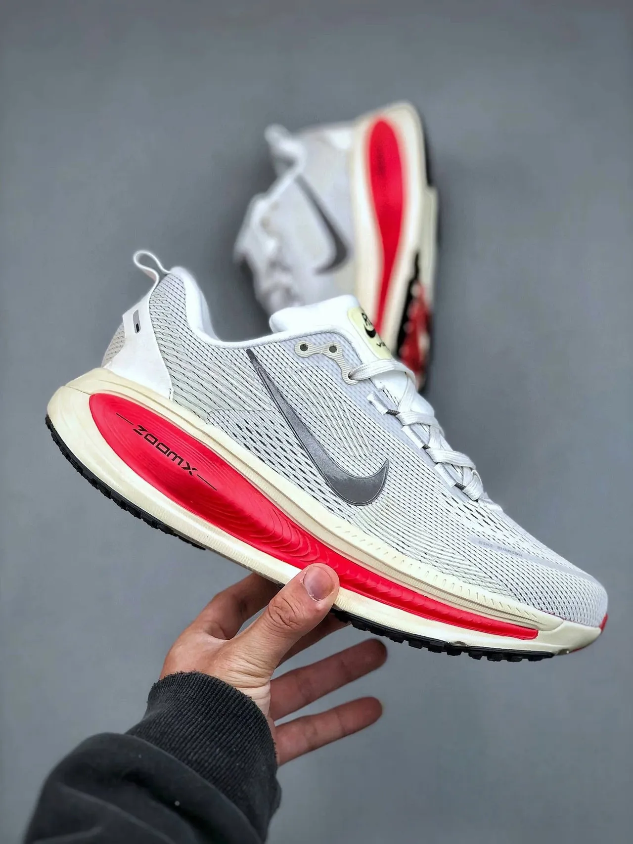 Nike Zoom Vomero 5 Gris Clair Rouge Chaussures de course 6
