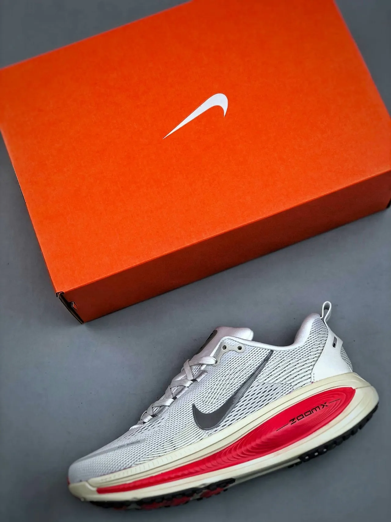 Nike Zoom Vomero 5 Gris Clair Rouge Chaussures de course 9
