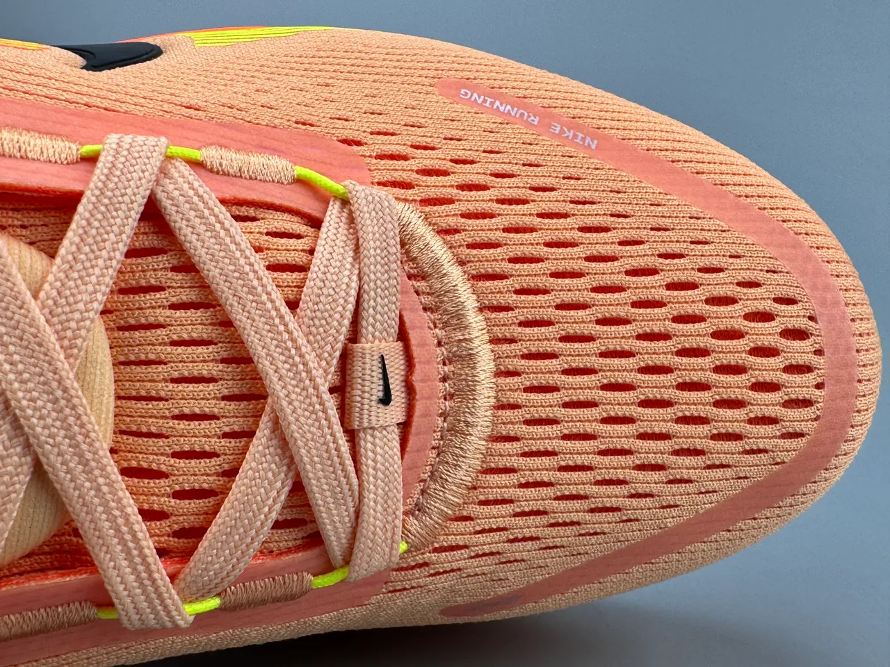Nike ZoomX Invincible Run Orange Yellow Engineered Mesh Upper Wave-Patterned Midsole Running Shoes 4