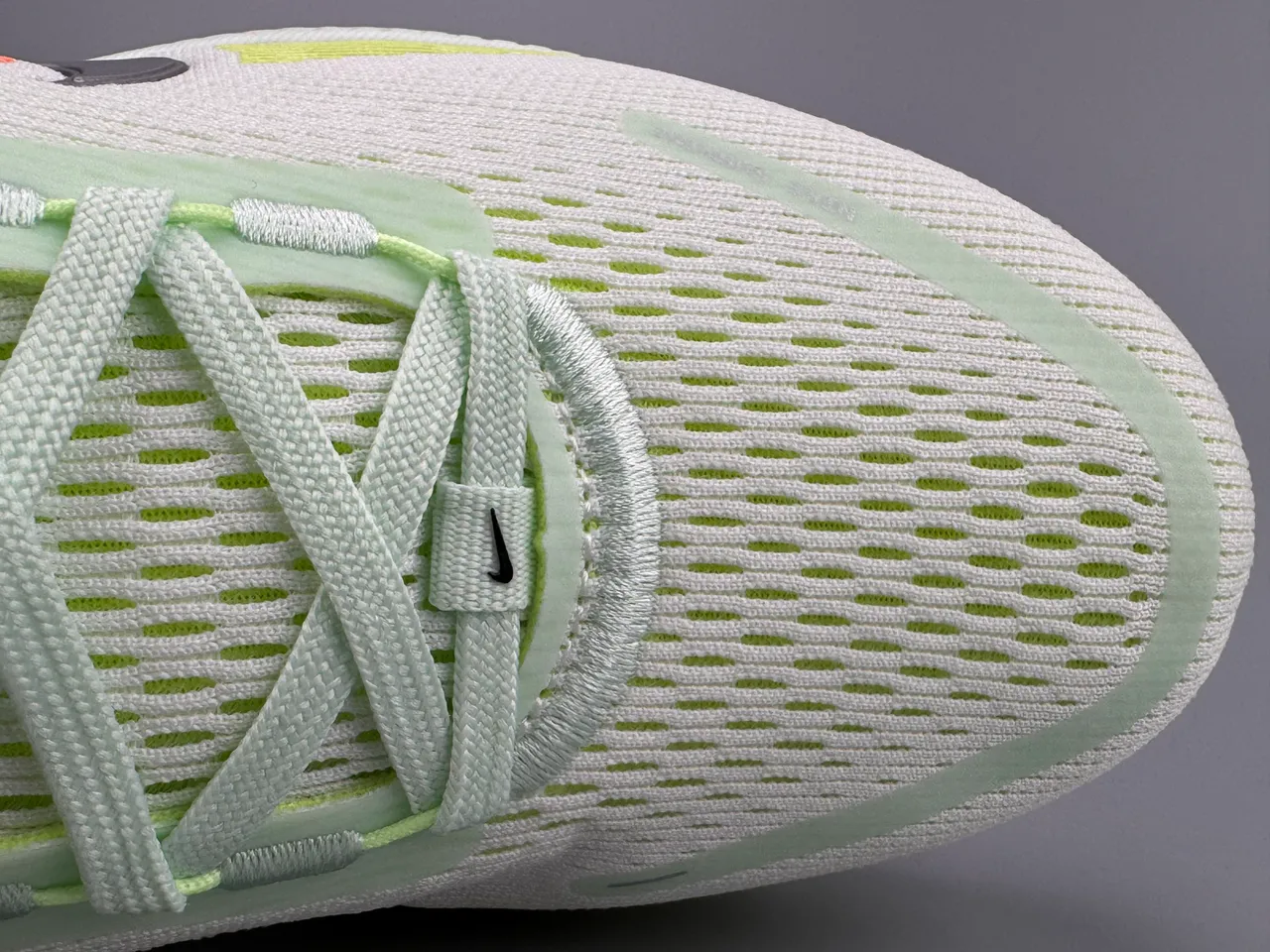 Nike ZoomX Invincible Run White Orange Engineered Knit Upper Gradient Wave Midsole Running Shoes 4