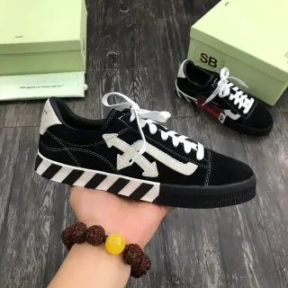 Off-White Arrow Low-Top কালো সুয়েড লাইফস্টাইল স্নিকার