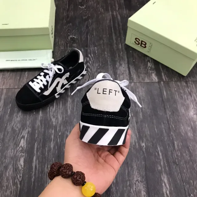 Off-White Arrow Low-Top أحذية رياضية سوداء سويدية Lifestyle 3