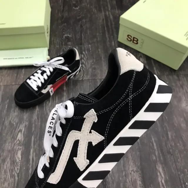 Off-White Arrow Low-Top أحذية رياضية سوداء سويدية Lifestyle 5