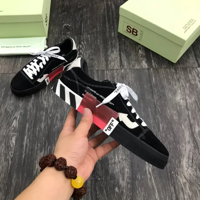 Off-White Arrow Low-Top أحذية رياضية سوداء سويدية Lifestyle 6