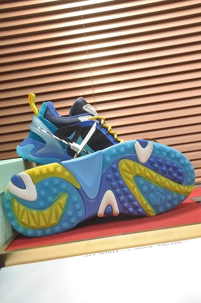 أوف وايت أسود أزرق مفكك صناعي Chunky Sneakers 5