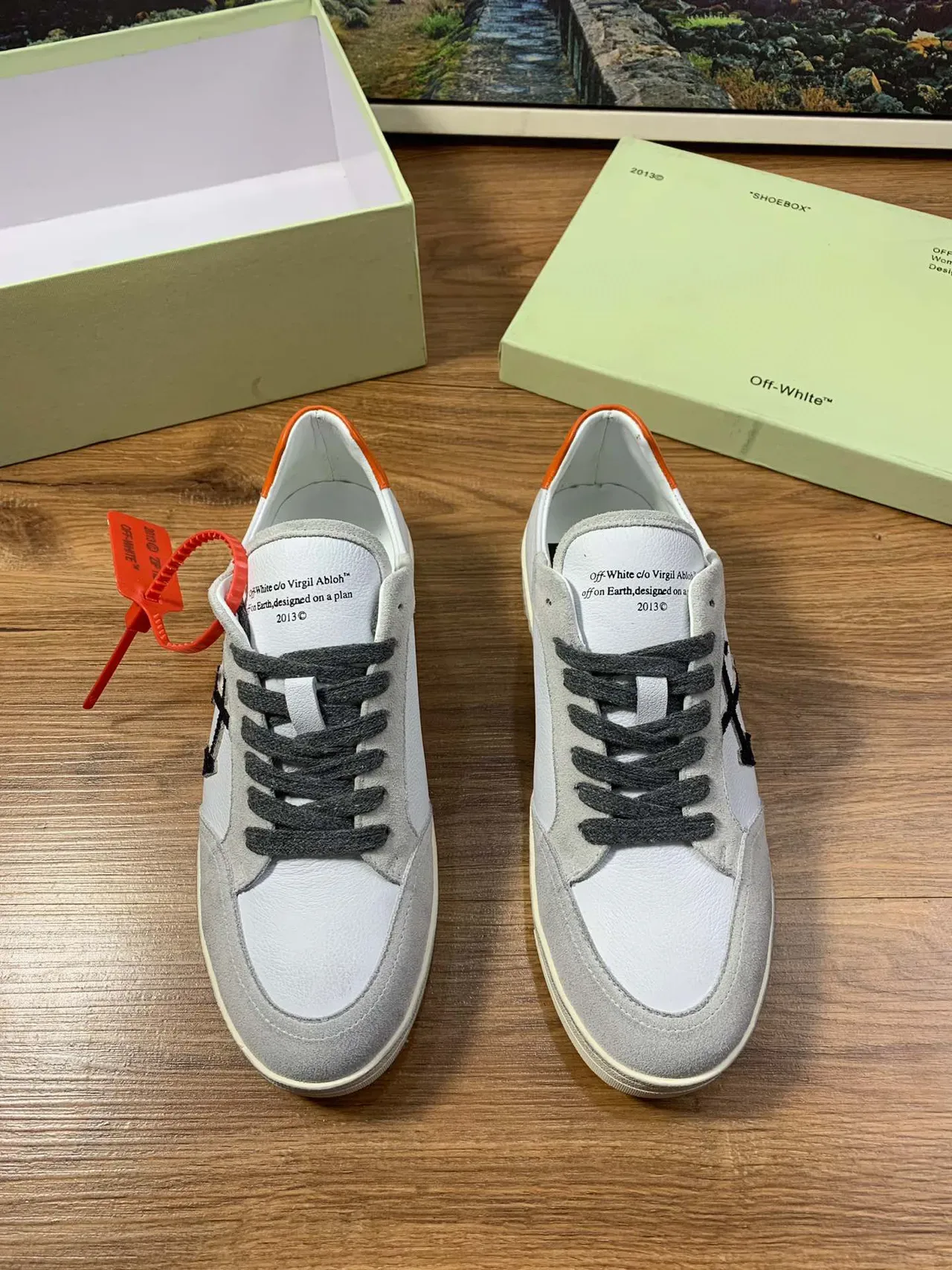 Off-White gris baskets basses daim-cuir panelées lifestyle 9