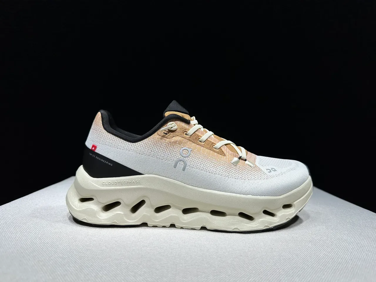 On beige noir tricoté dégradé haut sculpté cavité semelle intermédiaire lifestyle sneakers 3