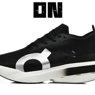 On Negro Plata Malla Ingenierizada Parte Superior Oversized Esculpido Midsole Zapatillas de Correr