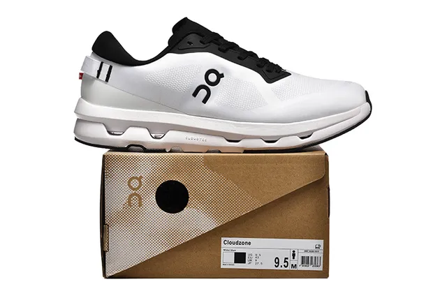 On Cloud Branco Preto Malla Engenheirada Parte Superior Superposições Contrastantes Tênis de Corrida 5