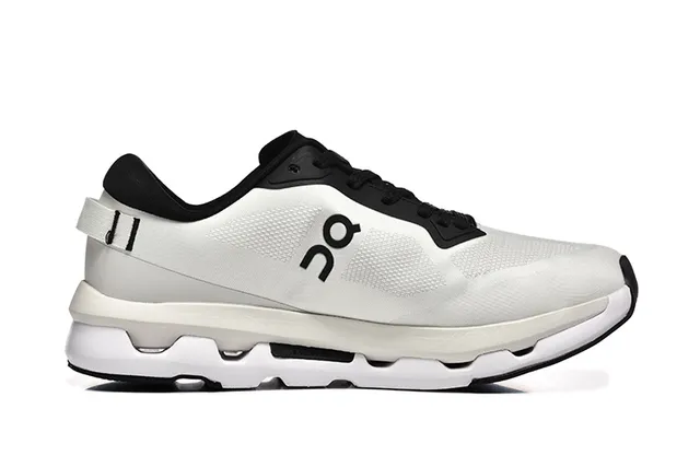 On Cloud White Black Engineered Mesh Upper Sculpted CloudTec Midsole Running Shoes 3