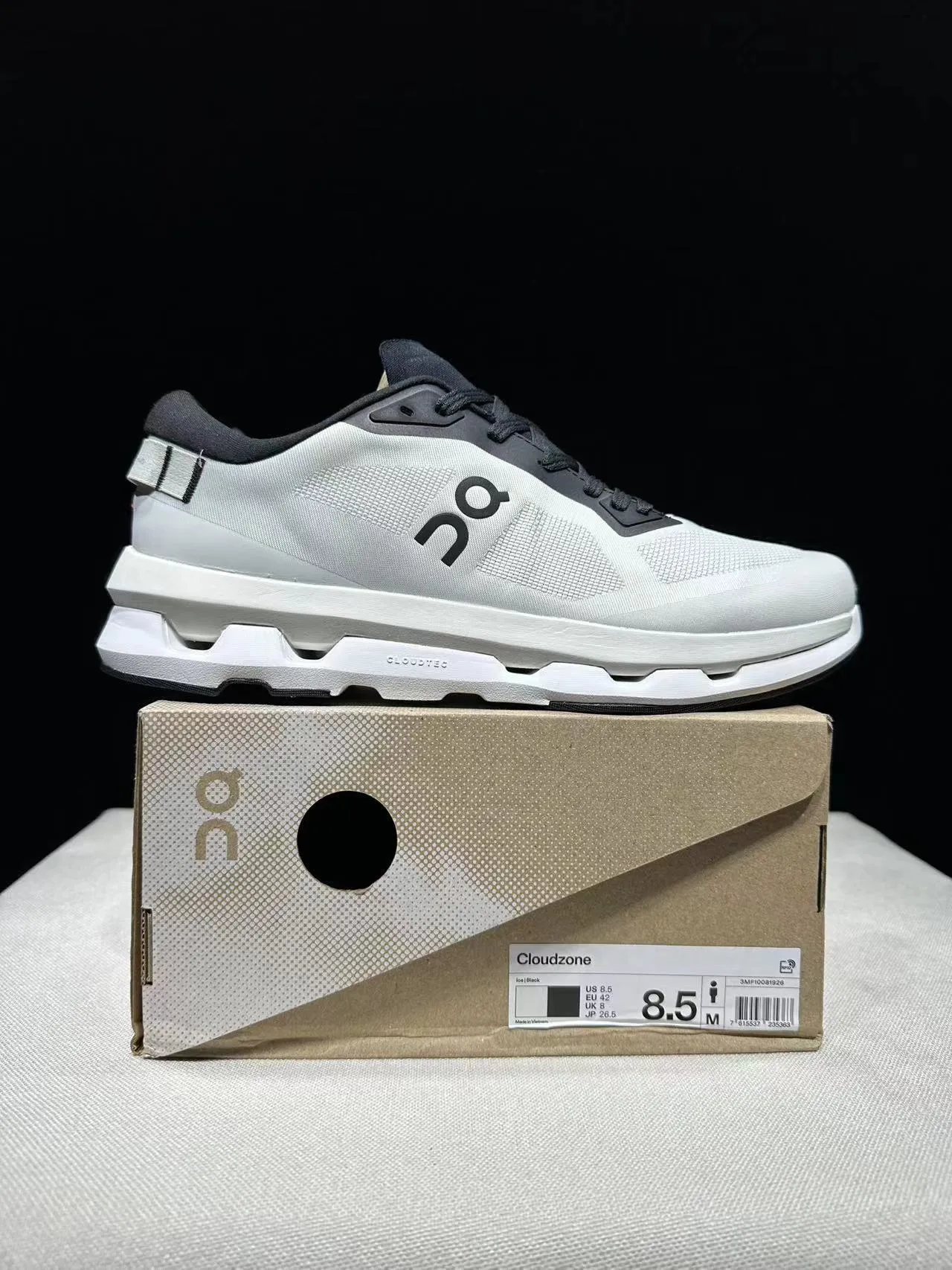 On Cloud White Black Engineered Mesh Upper Sculpted CloudTec Midsole Running Shoes 12