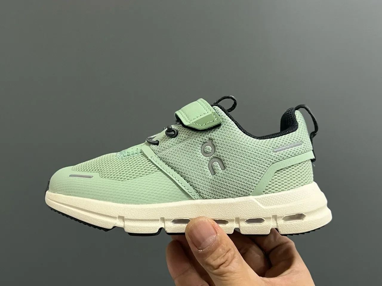 On Cloudmonster Vert Blanc Sans lacets Sangle Velcro Respirant Mesh Haut Sneakers Lifestyle 4