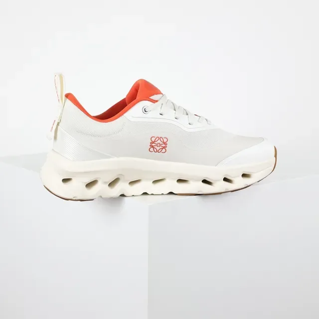 On Cloudmonster Off-White y Orange zapatillas lifestyle 7