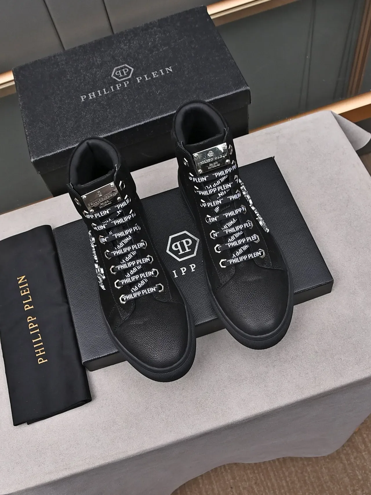 Philipp Plein حذاء رياضي أسود عالي الارتفاع مطرز بشعار أسلوب حياة 2