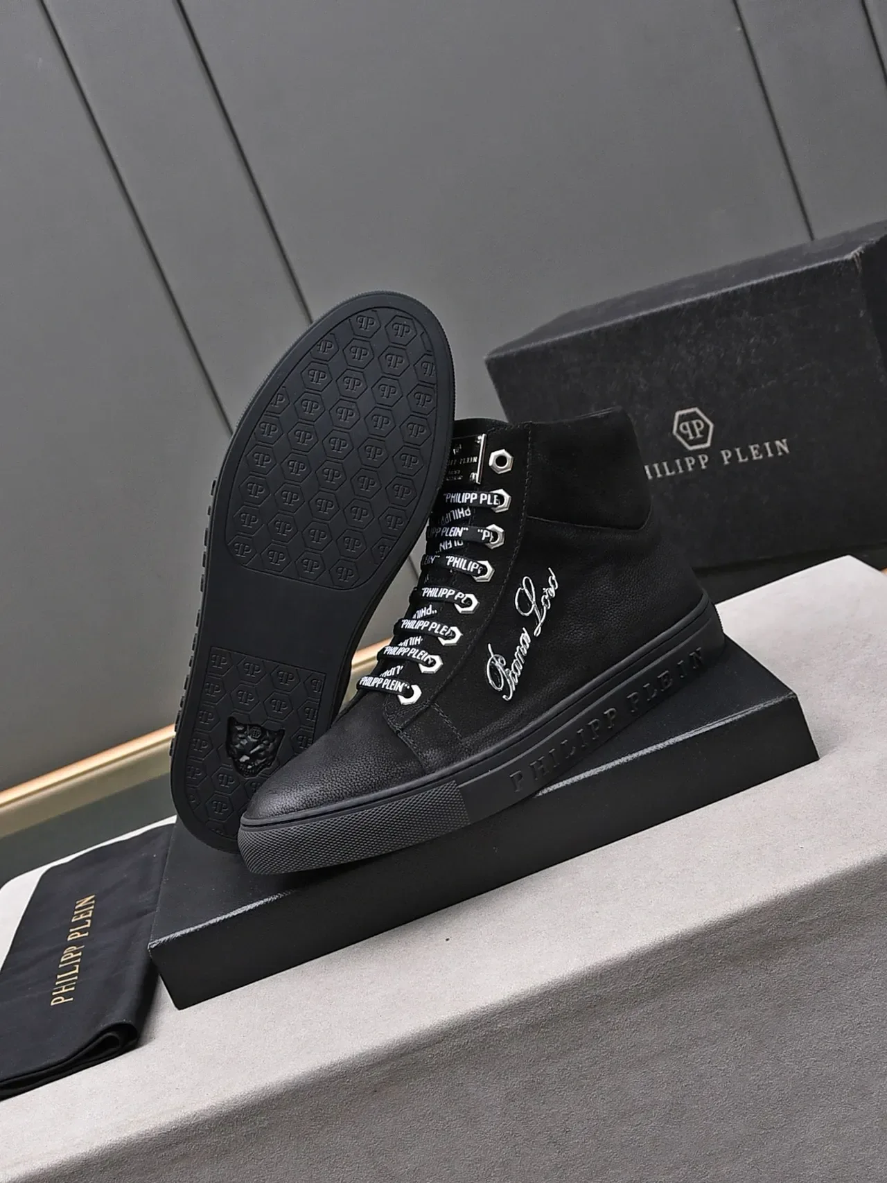 Philipp Plein حذاء رياضي أسود عالي الارتفاع مطرز بشعار أسلوب حياة 4