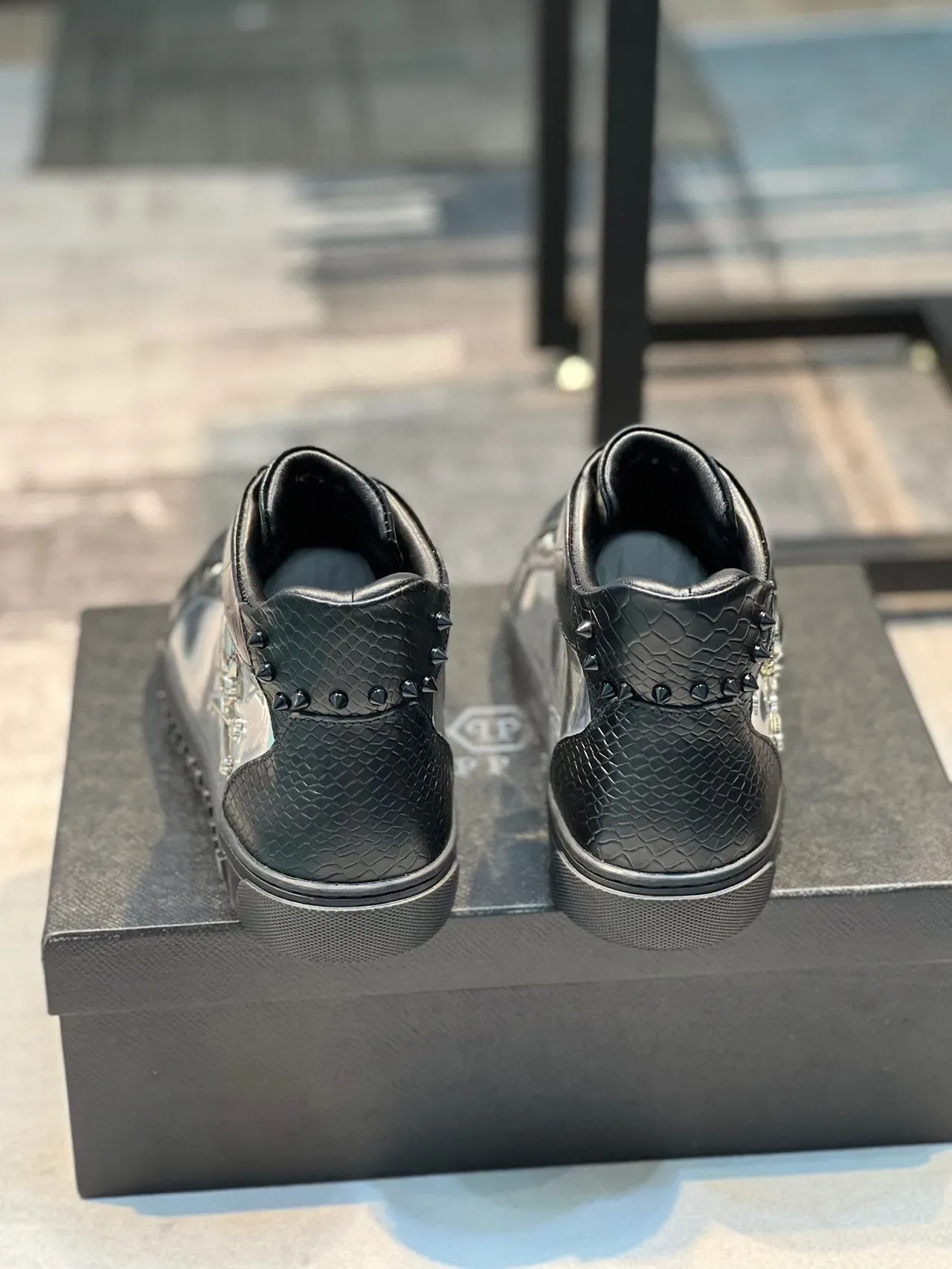 Philipp Plein Sneakers Hautes Noir Argent Cuir Crocodile Embossé Style de Vie 3