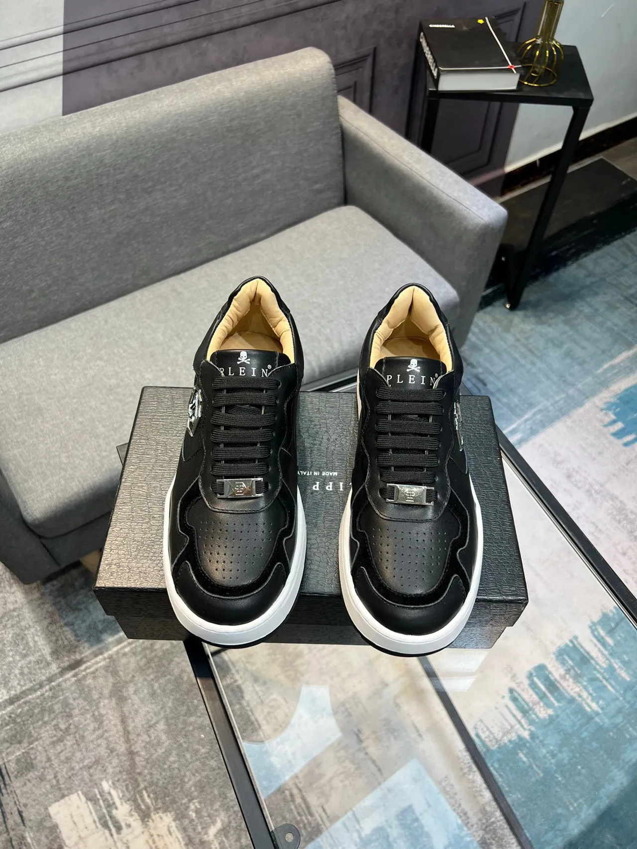 Philipp Plein Lifestyle Sneaker Preto Branco Hexagonal PP Logo Couro e Camurça Parte Superior Lifestyle Sneakers 2