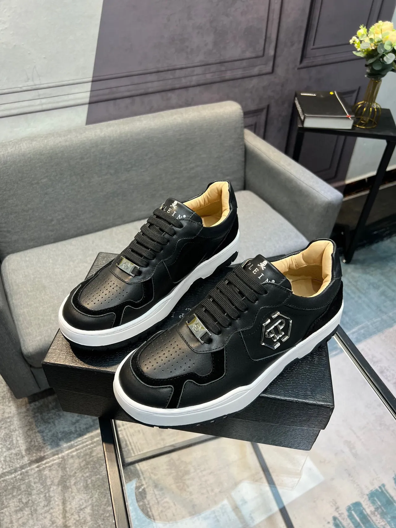 Philipp Plein Lifestyle Sneaker Preto Branco Hexagonal PP Logo Couro e Camurça Parte Superior Lifestyle Sneakers 3