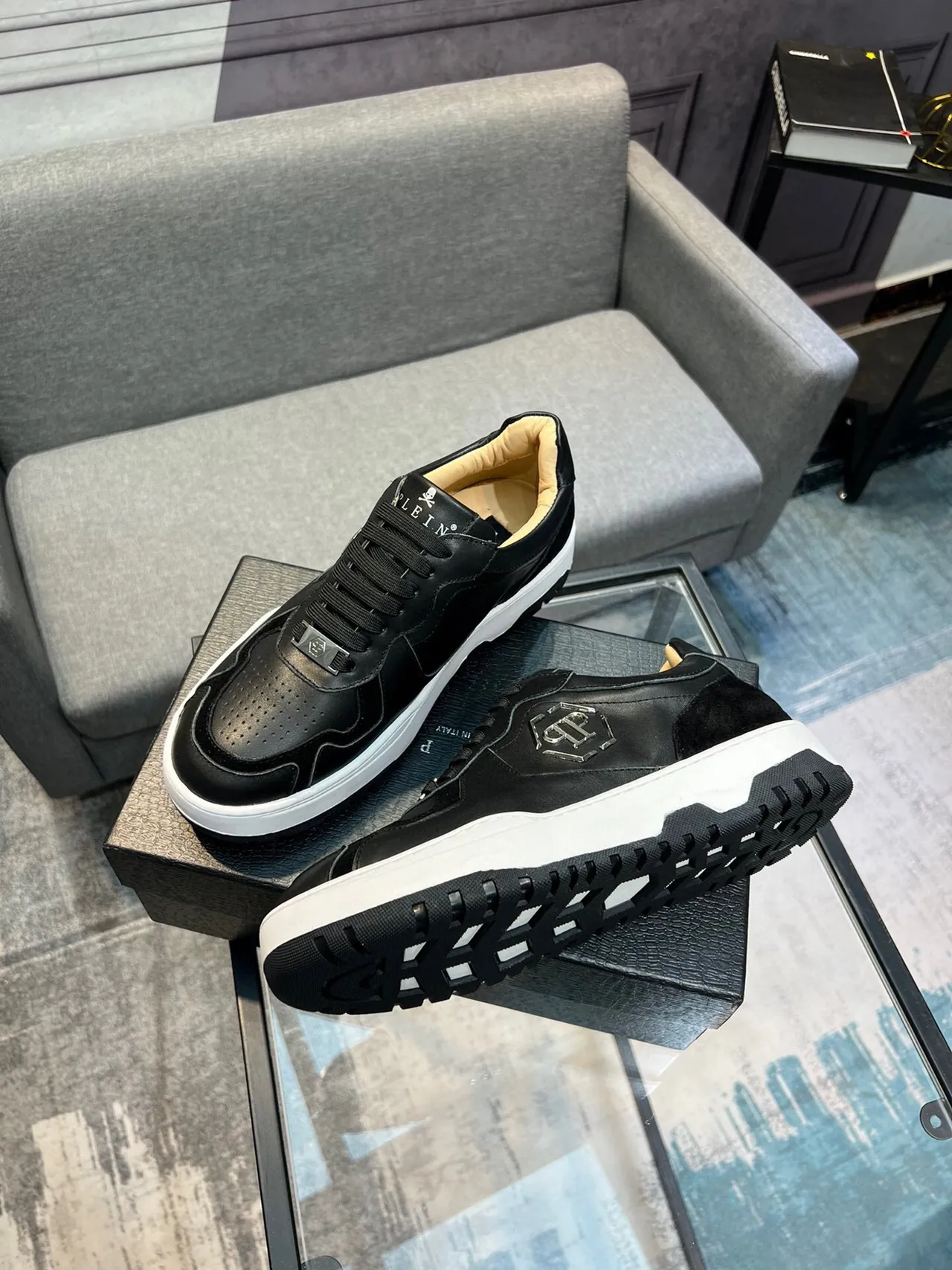 Philipp Plein Lifestyle Sneaker Preto Branco Hexagonal PP Logo Couro e Camurça Parte Superior Lifestyle Sneakers 4