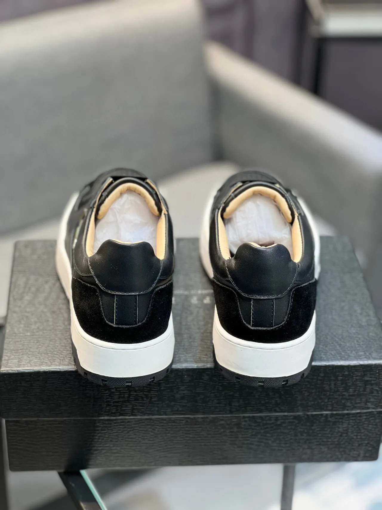 Philipp Plein Lifestyle Sneaker Preto Branco Hexagonal PP Logo Couro e Camurça Parte Superior Lifestyle Sneakers 9