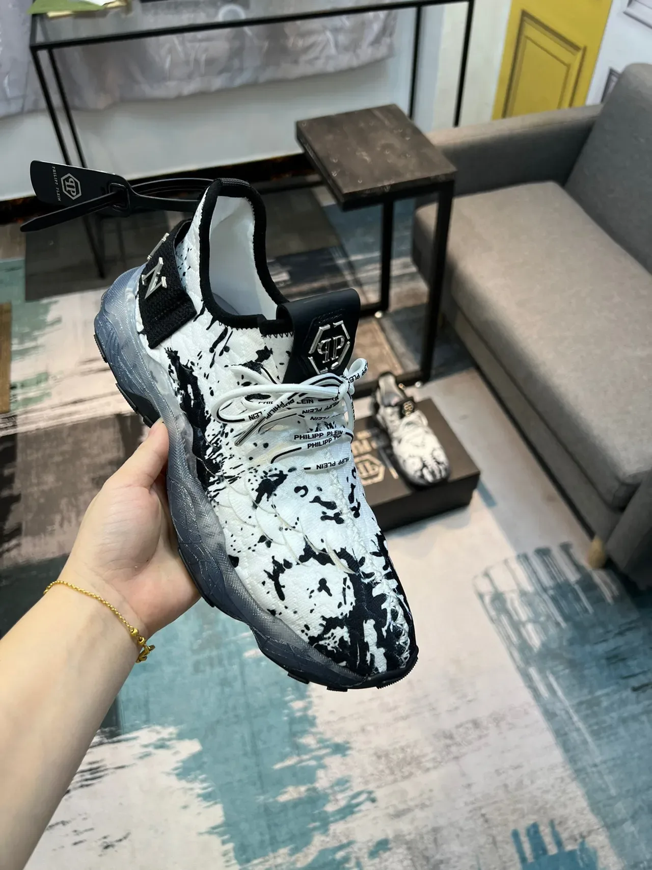 Philipp Plein Sneakers Chunky Blanc et Noir avec Upper en Maille Splatter-Print et Midsole Sculpté Translucide 6