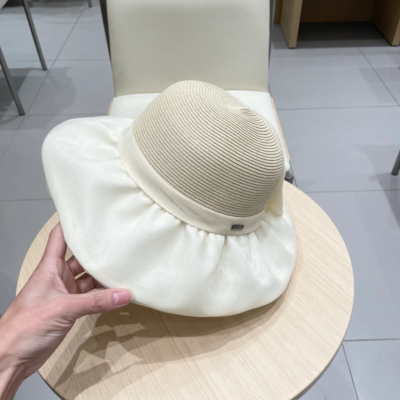 Prada Beige Blanc Paille Tressée Couronne Borde Large Souple Fedora 4