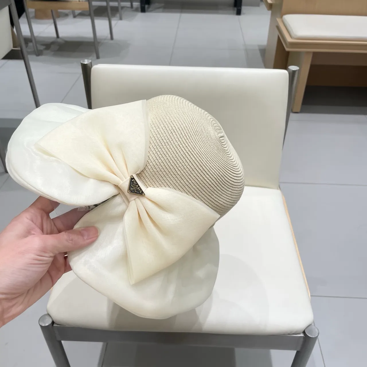 Prada Beige Blanc Paille Tressée Couronne Borde Large Souple Fedora 7