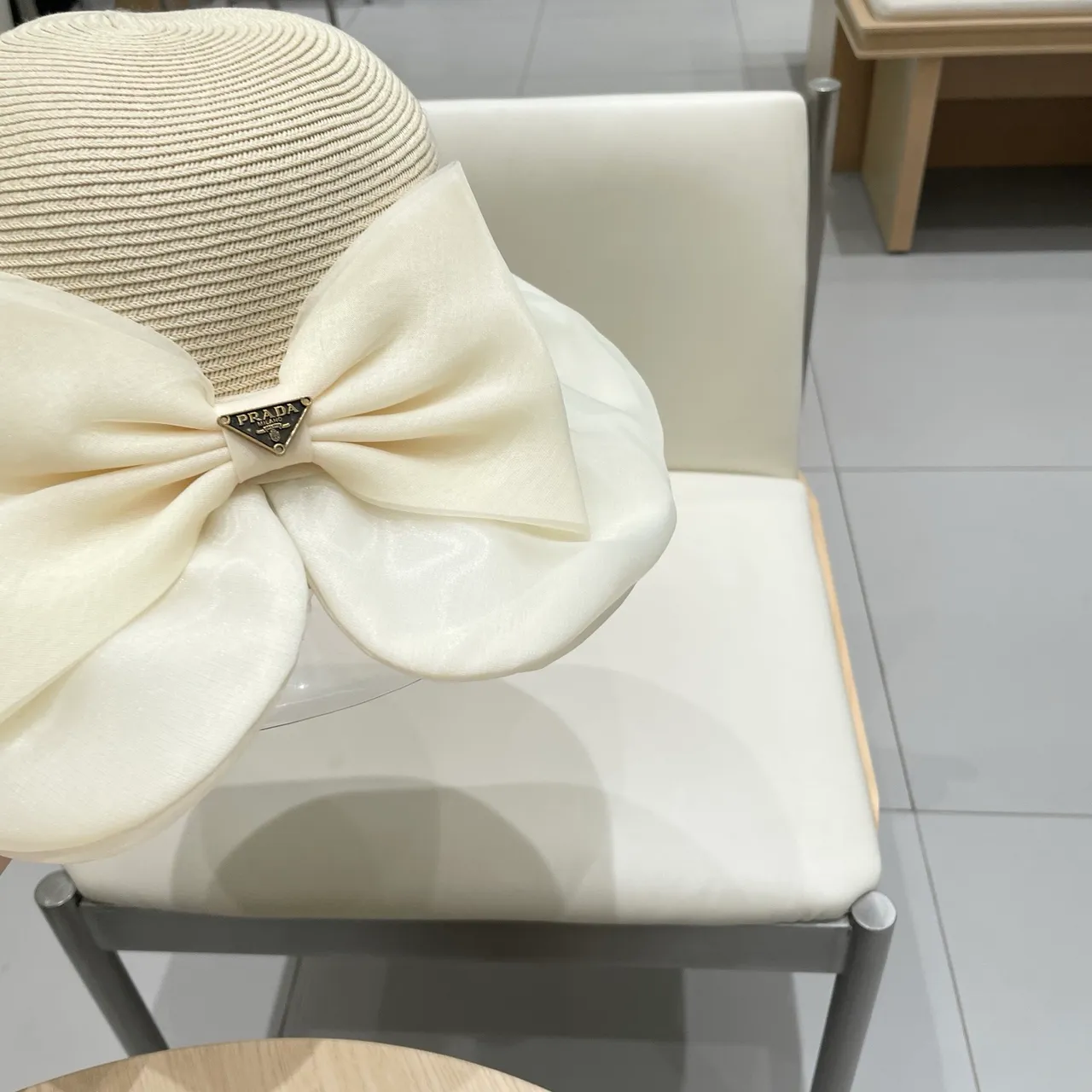 Prada Beige Blanc Paille Tressée Couronne Borde Large Souple Fedora 8
