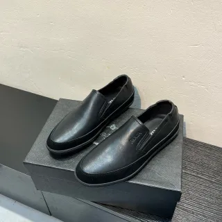 برادا حذاء لوفر جلد أسود ناعم بتصميم slip-on