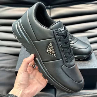 Sneakers Lifestyle Prada Cuir Lisse Semelle Sculptée Multicouches