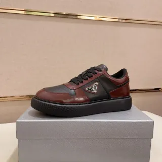 Sneakers lifestyle Prada Burgundy Black en cuir à deux tons avec semelle plateforme
