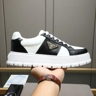 Prada Cloudbust zapatillas negras y blancas de cuero chunky