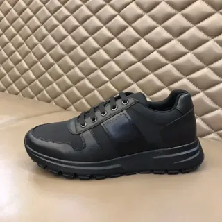 Prada Cloudbust Zapatillas Lifestyle de Cuero Negro con Rayas Laterales Embossadas