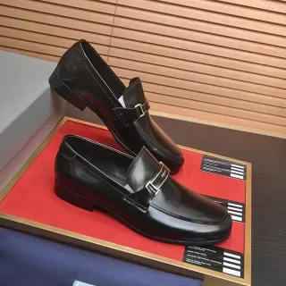 Prada Horsebit Mocassins Cuir Noir Slip-On